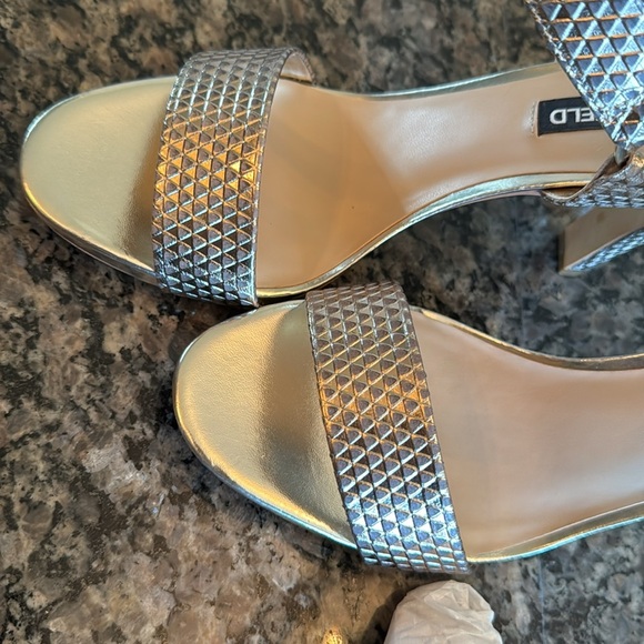Karl Lagerfeld Women's Gold Heeled Sandals NIB 9.5 - Picture 11 of 13